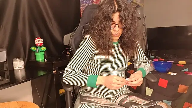 Snapshot of ShinyCherub chatting on 02/13/25, 02:56 ShinyCherub online show from 02/13/25, 02:56