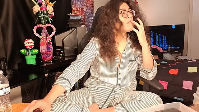 Snapshot of ShinyCherub chatting on 02/14/25, 11:42 ShinyCherub online show from 02/14/25, 11:42