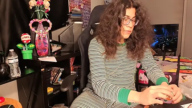 Snapshot of ShinyCherub chatting on 02/17/25, 08:30 ShinyCherub online show from 02/17/25, 08:30