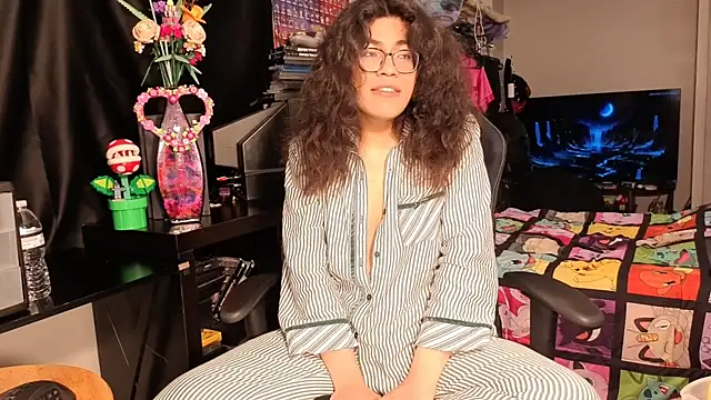 Snapshot of ShinyCherub chatting on 02/19/25, 12:22 ShinyCherub online show from 02/19/25, 12:22