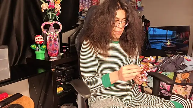 Snapshot of ShinyCherub chatting on 02/20/25, 12:25 ShinyCherub online show from 02/20/25, 12:25