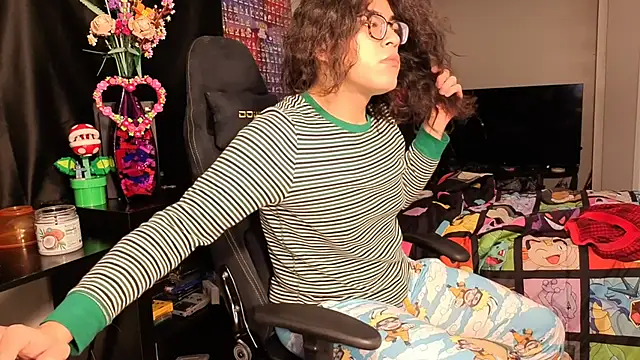 Snapshot of ShinyCherub chatting on 02/24/25, 08:38 ShinyCherub online show from 02/24/25, 08:38