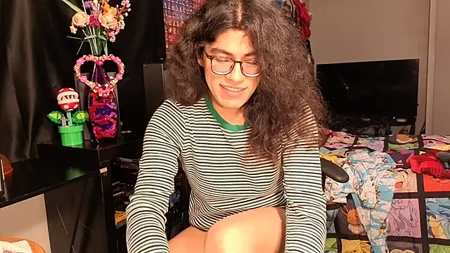 Snapshot of ShinyCherub chatting on 02/24/25, 11:43 ShinyCherub online show from 02/24/25, 11:43