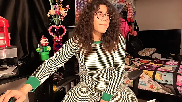 Snapshot of ShinyCherub chatting on 02/28/25, 05:15 ShinyCherub online show from 02/28/25, 05:15