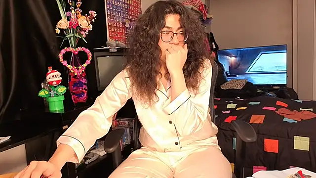 Snapshot of ShinyCherub chatting on 03/02/25, 06:37 ShinyCherub online show from 03/02/25, 06:37