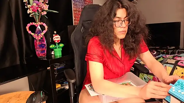 Snapshot of ShinyCherub chatting on 03/06/25, 11:14 ShinyCherub online show from 03/06/25, 11:14