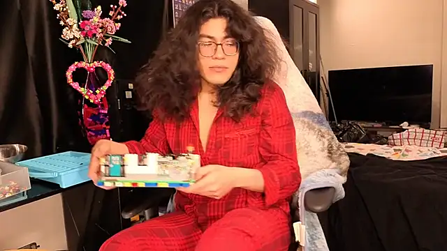 Snapshot of ShinyCherub chatting on 03/11/25, 10:07 ShinyCherub online show from 03/11/25, 10:07