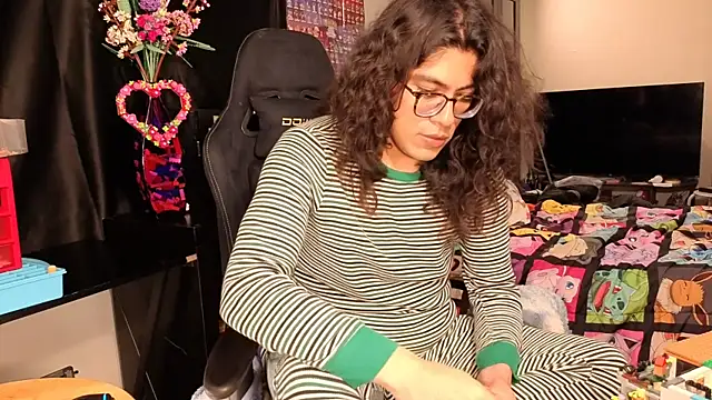 Snapshot of ShinyCherub chatting on 03/12/25, 08:52 ShinyCherub online show from 03/12/25, 08:52