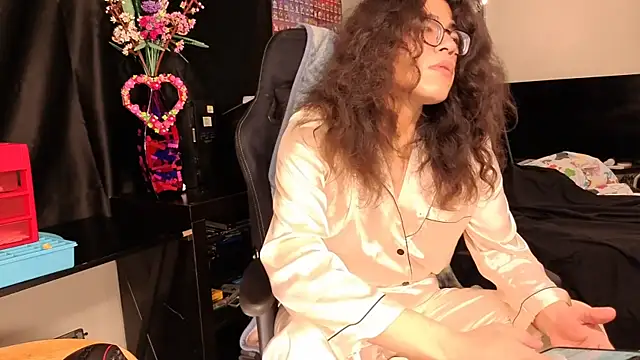 Snapshot of ShinyCherub chatting on 03/13/25, 12:16 ShinyCherub online show from 03/13/25, 12:16