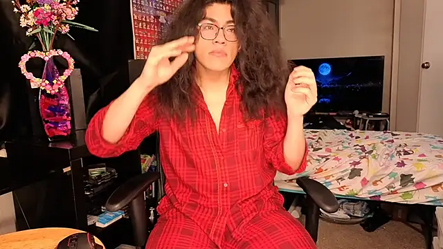 Snapshot of ShinyCherub chatting on 03/17/25, 04:40 ShinyCherub online show from 03/17/25, 04:40