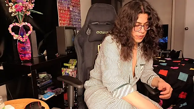 Snapshot of ShinyCherub chatting on 03/18/25, 01:00 ShinyCherub online show from 03/18/25, 01:00