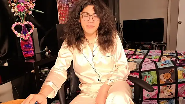 Snapshot of ShinyCherub chatting on 03/19/25, 05:19 ShinyCherub online show from 03/19/25, 05:19