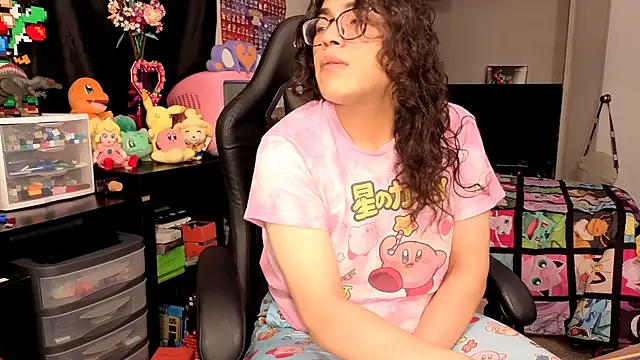 Snapshot of ShinyCherub chatting on 09/29/25, 01:49 ShinyCherub online show from 09/29/25, 01:49