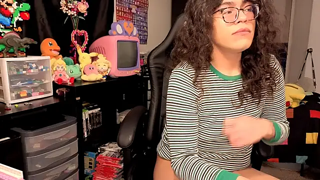 Snapshot of ShinyCherub chatting on 10/01/25, 02:06 ShinyCherub online show from 10/01/25, 02:06