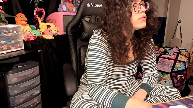 Snapshot of ShinyCherub chatting on 10/05/25, 02:32 ShinyCherub online show from 10/05/25, 02:32