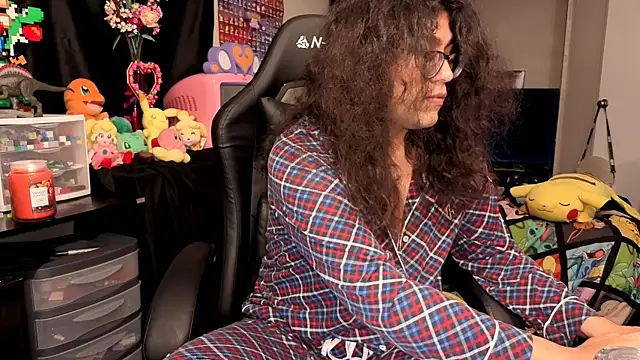 Snapshot of ShinyCherub chatting on 10/06/25, 02:53 ShinyCherub online show from 10/06/25, 02:53