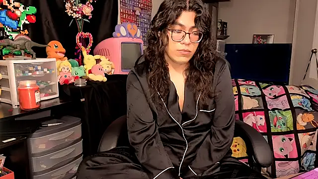 Snapshot of ShinyCherub chatting on 10/06/25, 05:43 ShinyCherub online show from 10/06/25, 05:43