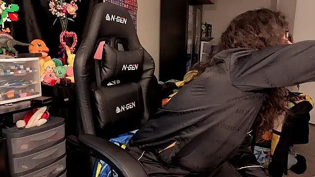 Snapshot of ShinyCherub chatting on 10/11/25, 04:33 ShinyCherub online show from 10/11/25, 04:33