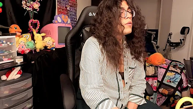 Snapshot of ShinyCherub chatting on 10/16/25, 05:58 ShinyCherub online show from 10/16/25, 05:58