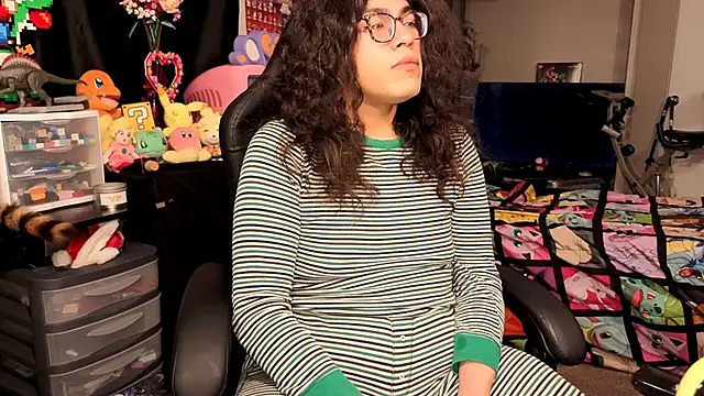 Snapshot of ShinyCherub chatting on 10/18/25, 02:25 ShinyCherub online show from 10/18/25, 02:25