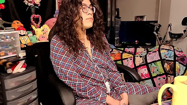 Snapshot of ShinyCherub chatting on 10/22/25, 08:47 ShinyCherub online show from 10/22/25, 08:47