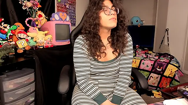 Snapshot of ShinyCherub chatting on 11/04/25, 01:16 ShinyCherub online show from 11/04/25, 01:16