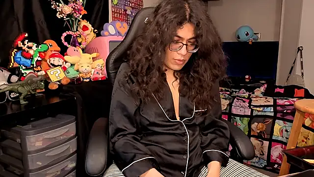 Snapshot of ShinyCherub chatting on 11/04/25, 05:12 ShinyCherub online show from 11/04/25, 05:12