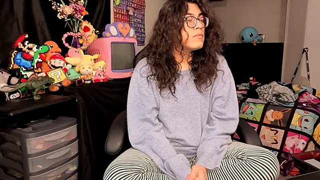 Snapshot of ShinyCherub chatting on 11/05/25, 11:43 ShinyCherub online show from 11/05/25, 11:43