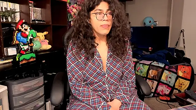 Snapshot of ShinyCherub chatting on 11/06/25, 01:06 ShinyCherub online show from 11/06/25, 01:06