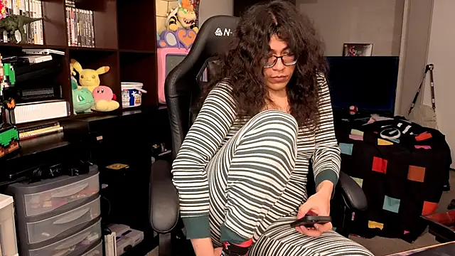 Snapshot of ShinyCherub chatting on 11/07/25, 01:16 ShinyCherub online show from 11/07/25, 01:16