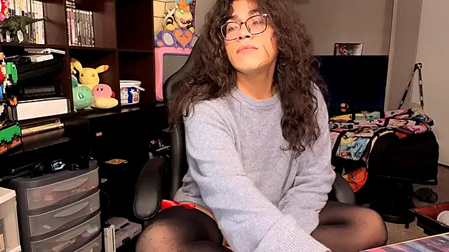 Snapshot of ShinyCherub chatting on 11/07/25, 01:22 ShinyCherub online show from 11/07/25, 01:22