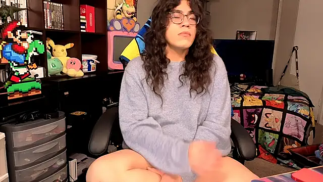 Snapshot of ShinyCherub chatting on 11/10/25, 01:59 ShinyCherub online show from 11/10/25, 01:59