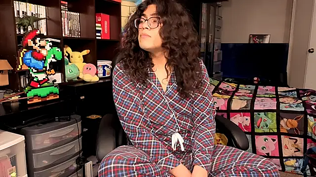 Snapshot of ShinyCherub chatting on 11/12/25, 01:28 ShinyCherub online show from 11/12/25, 01:28