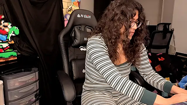 Snapshot of ShinyCherub chatting on 11/13/25, 03:55 ShinyCherub online show from 11/13/25, 03:55