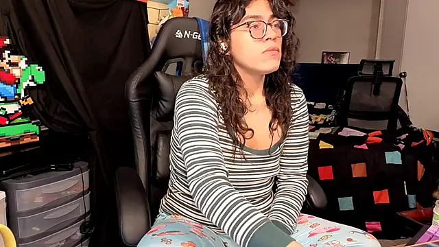 Snapshot of ShinyCherub chatting on 11/15/25, 03:19 ShinyCherub online show from 11/15/25, 03:19