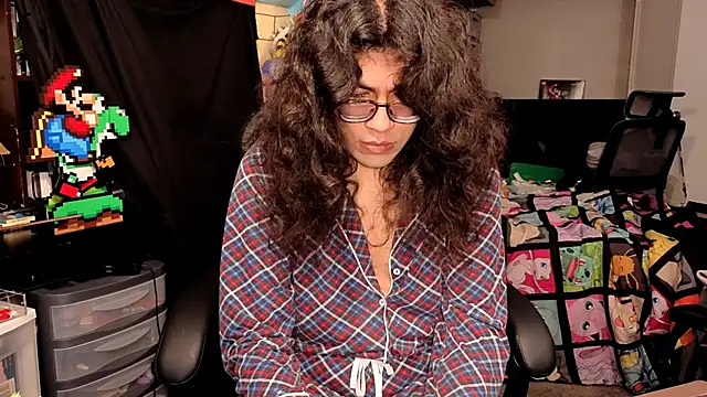 Snapshot of ShinyCherub chatting on 11/18/25, 01:55 ShinyCherub online show from 11/18/25, 01:55