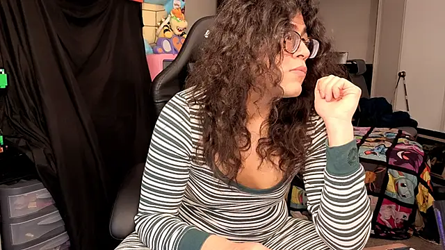 Snapshot of ShinyCherub chatting on 11/21/25, 09:02 ShinyCherub online show from 11/21/25, 09:02