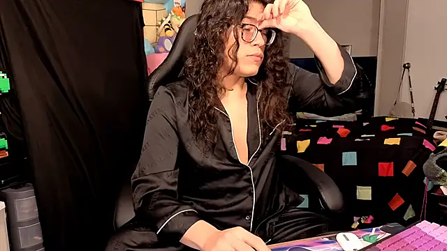 Snapshot of ShinyCherub chatting on 11/29/25, 06:33 ShinyCherub online show from 11/29/25, 06:33