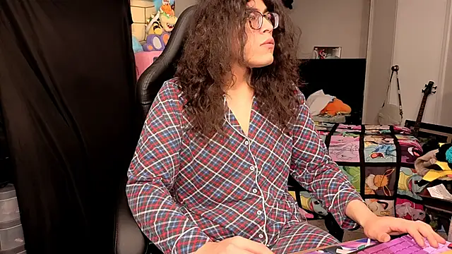 Snapshot of ShinyCherub chatting on 11/30/25, 10:14 ShinyCherub online show from 11/30/25, 10:14