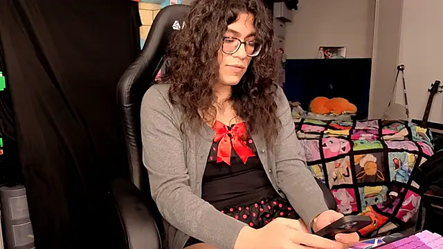 Snapshot of ShinyCherub chatting on 12/01/25, 10:26 ShinyCherub online show from 12/01/25, 10:26