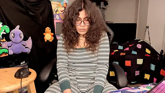 Snapshot of ShinyCherub chatting on 12/17/25, 01:55 ShinyCherub online show from 12/17/25, 01:55