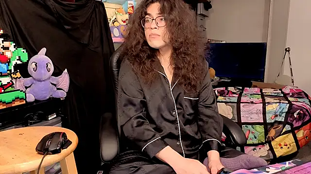 Snapshot of ShinyCherub chatting on 12/18/25, 01:55 ShinyCherub online show from 12/18/25, 01:55