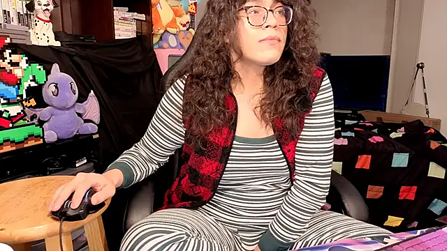 Snapshot of ShinyCherub chatting on 12/20/25, 02:57 ShinyCherub online show from 12/20/25, 02:57