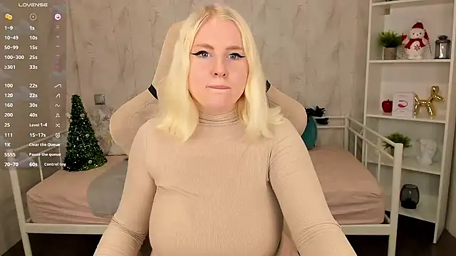 Snapshot of art_lovee chatting on 12/13/24, 07:47 art lovee online show from 12/13/24, 07:47