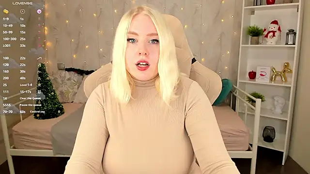 Snapshot of art_lovee chatting on 12/22/24, 07:44 art lovee online show from 12/22/24, 07:44