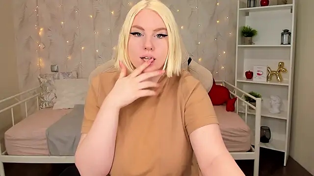 Snapshot of art_lovee chatting on 01/09/25, 01:08 art lovee online show from 01/09/25, 01:08