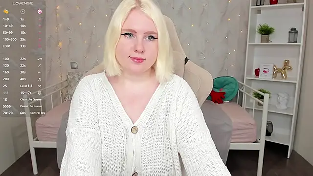 Snapshot of art_lovee chatting on 01/23/25, 04:41 art lovee online show from 01/23/25, 04:41