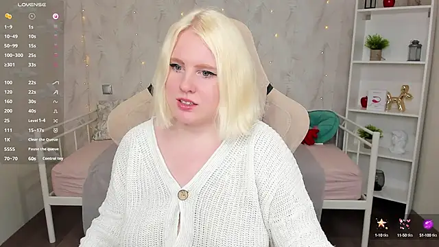 Snapshot of art_lovee chatting on 01/23/25, 07:43 art lovee online show from 01/23/25, 07:43