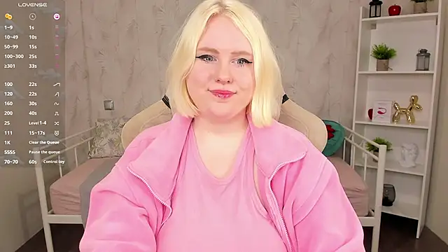 Snapshot of art_lovee chatting on 01/25/25, 04:45 art lovee online show from 01/25/25, 04:45