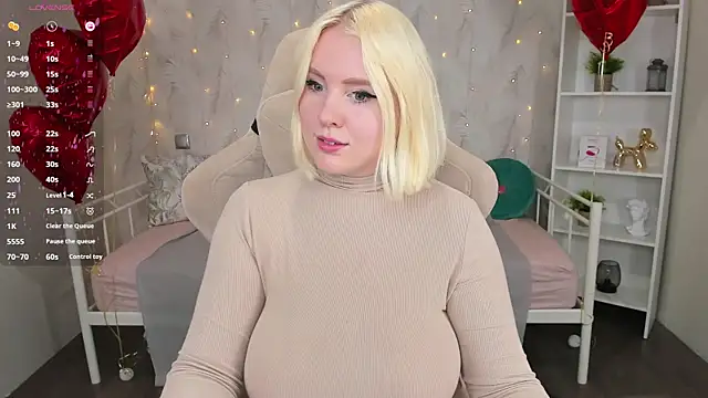 Snapshot of art_lovee chatting on 02/17/25, 07:47 art lovee online show from 02/17/25, 07:47